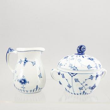 A 26 pcs Musselmalet tea service  from Bing & Gröndahl Denmark later part of the 20th century.