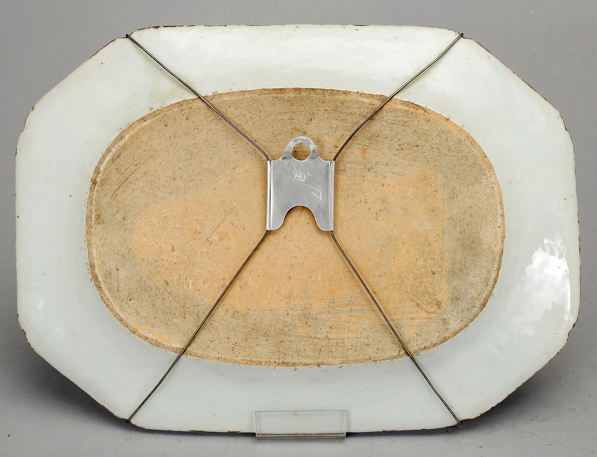 STEKFAT, porslin, Kina, Qianlong, 1736-95.