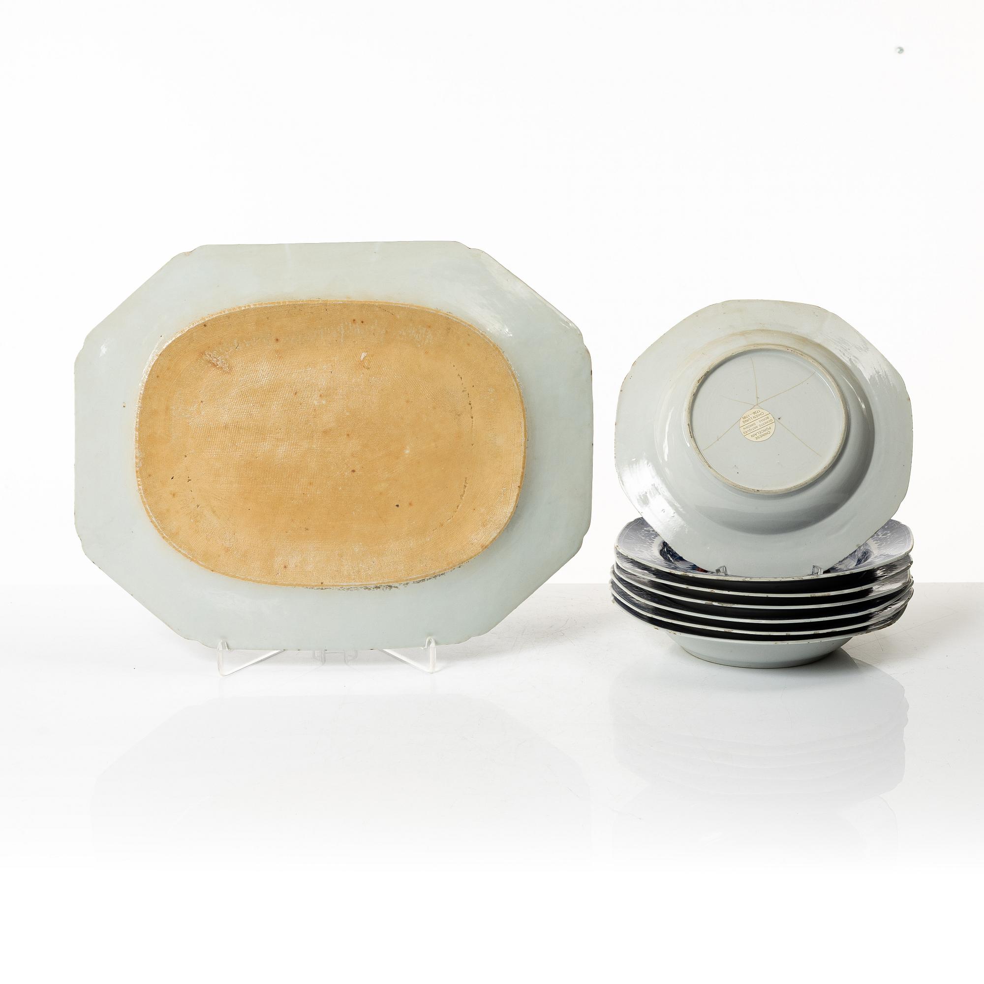 Service pieces 8 pcs, roasting dish 1 pc and 7 pcs plates, Qianlong (1736-95).