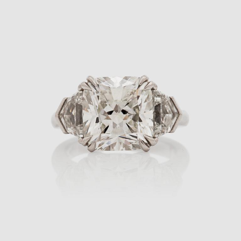 A cushion cut diamond , 5.50 ct, G/VVS2, ring. Flanked by epaulet cut diamonds, total weight 1.16 cts.