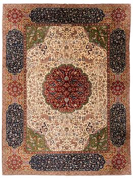 352. A semi-antique pictoral carpet from Northern india, ca 396 x 293 cm.