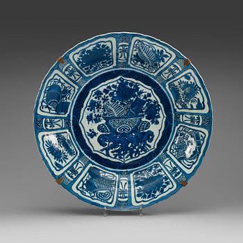1677. A blue and white charger, Ming dynasty, Wanli (1572-1620).