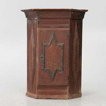 A Swedish late Baroque corner cupboard, first part 18th century.
