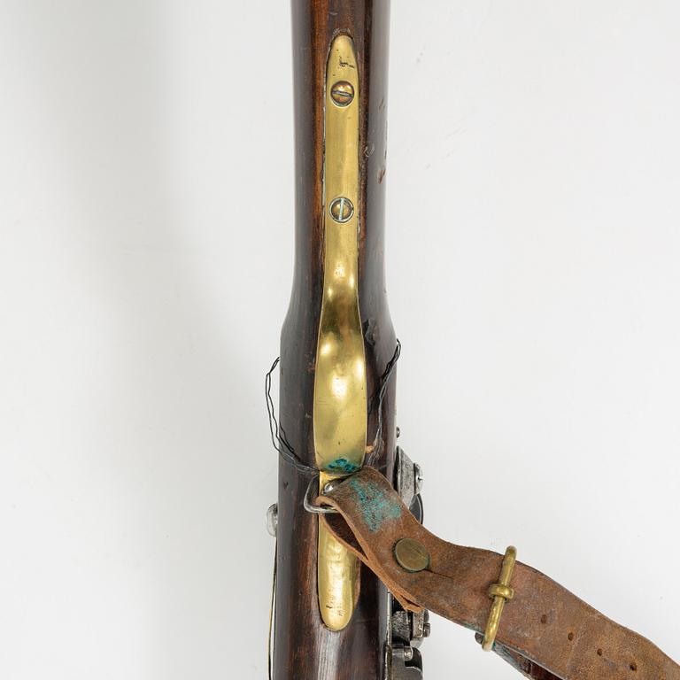 Flintlåsgevär, svenskt, reparationsmodell med engelskt lås.