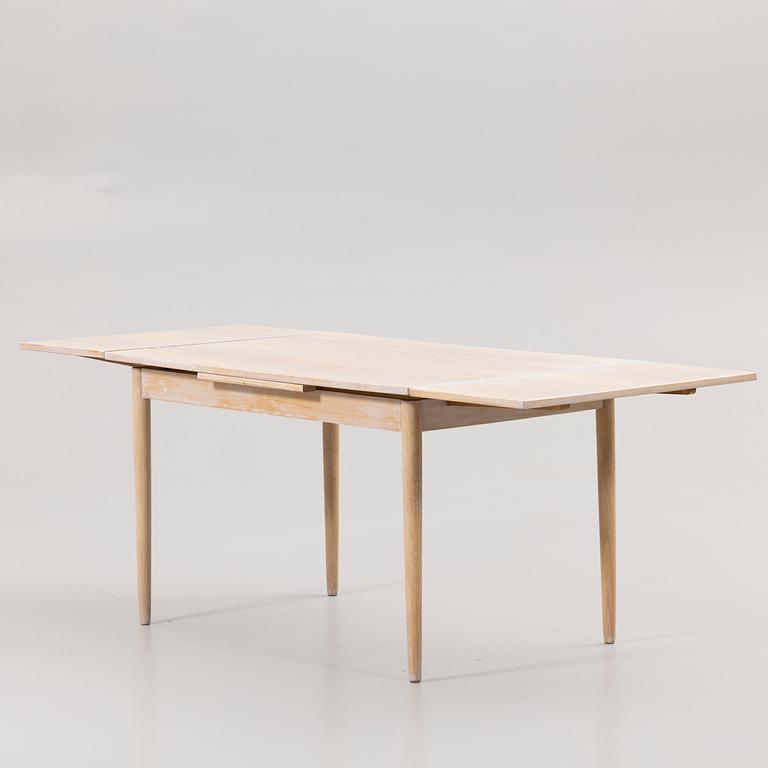 Bord, troligen modell 105, Farstrup, Danmark, 1900-talets andra hälft.