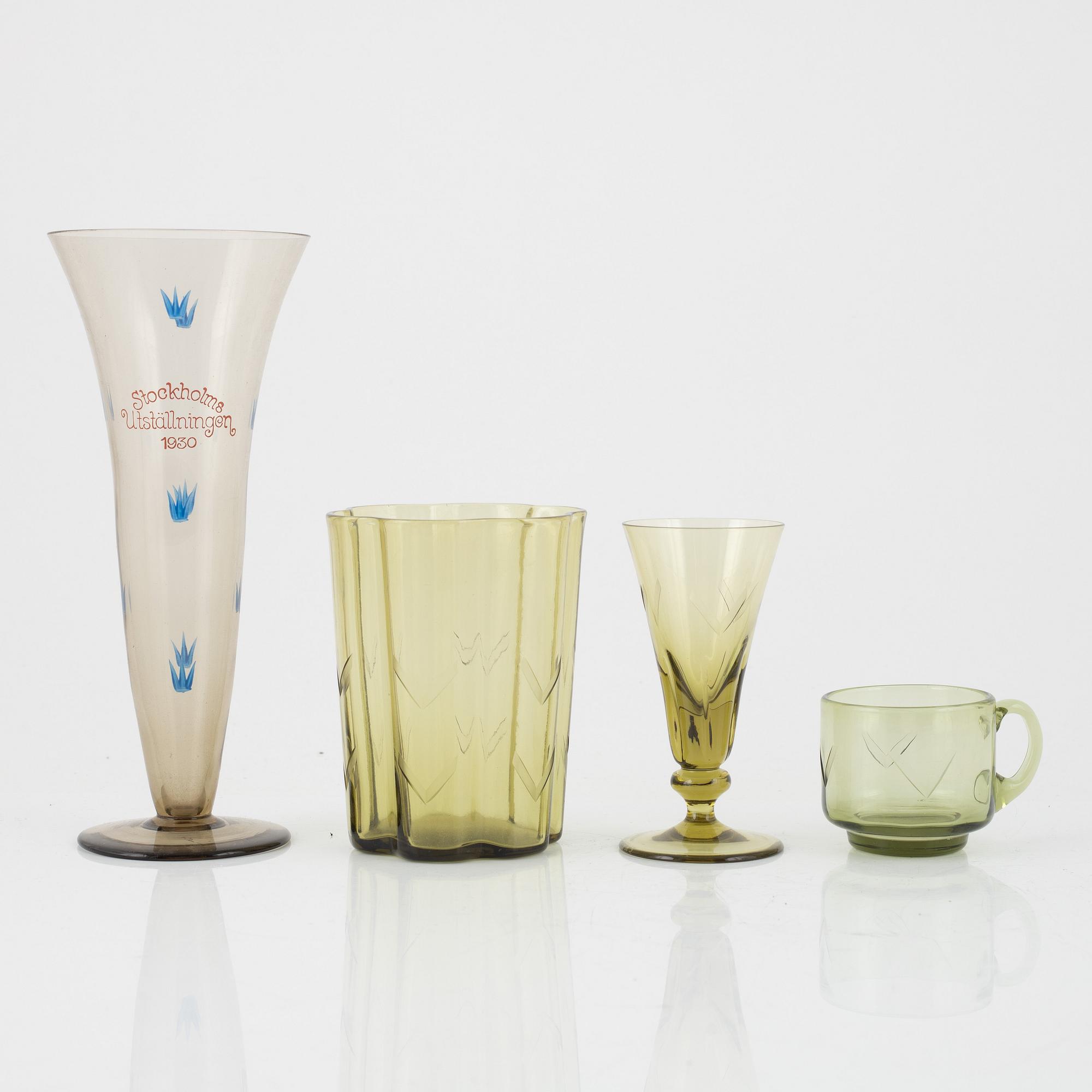 Edvin Ollers, 39 pieces of a glass service and a glass vase, Elme Glasbruk, Sweden, 1930.