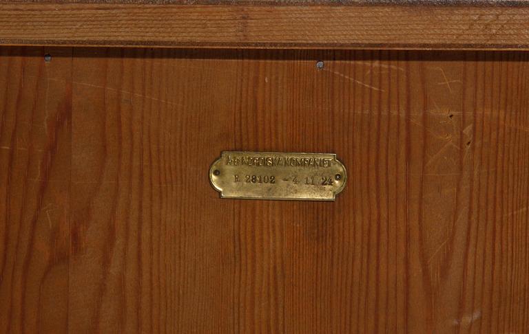 BYRÅ. Märkt Nordiska Kompaniet. 1920-tal.