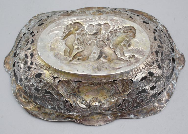 SKÅL, silver 800, Tyskland, 1900-talets första hälft. Vikt ca 397 gram.