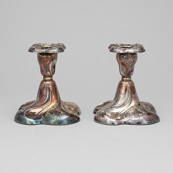 LJUSSTAKAR, ett par, silver, med svenska importstämplar, 1900-talets första hälft.