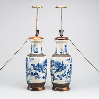 A PAIR OF TABLE LAMPS, CHINA, FIRST HALF OF 20TH CENTURY.