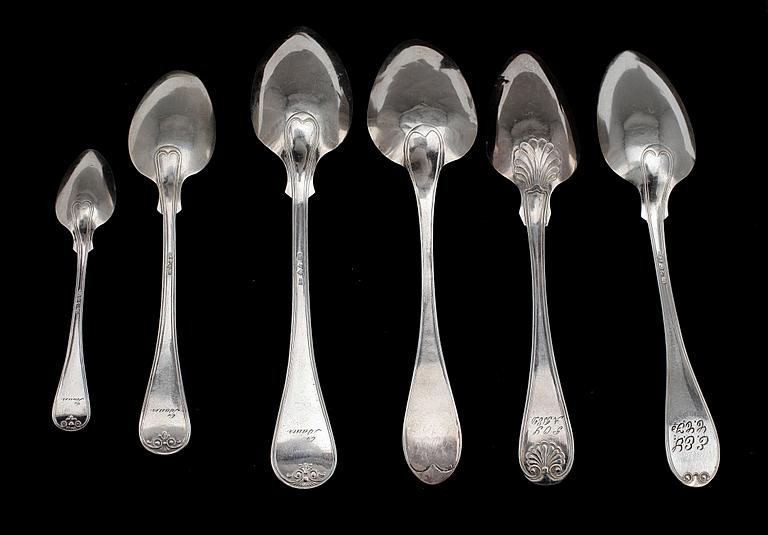 PARTI SKEDAR, 15 delar, "Fransk lilja" silver, bl a Zander & Svensson, Jönköping. 1900-talets början. Vikt ca 478 g.