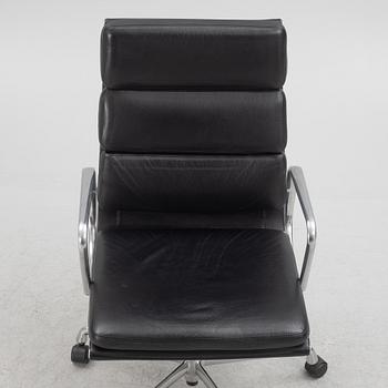 Charles & Ray Eames, a "Soft Pad Chair EA 219" swivel chair, Vitra, 21st century.