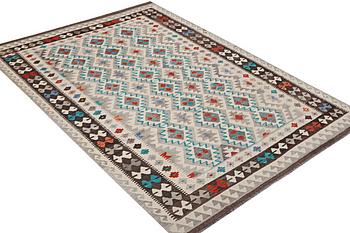 A Kilim carpet, c. 295 x 192 cm.