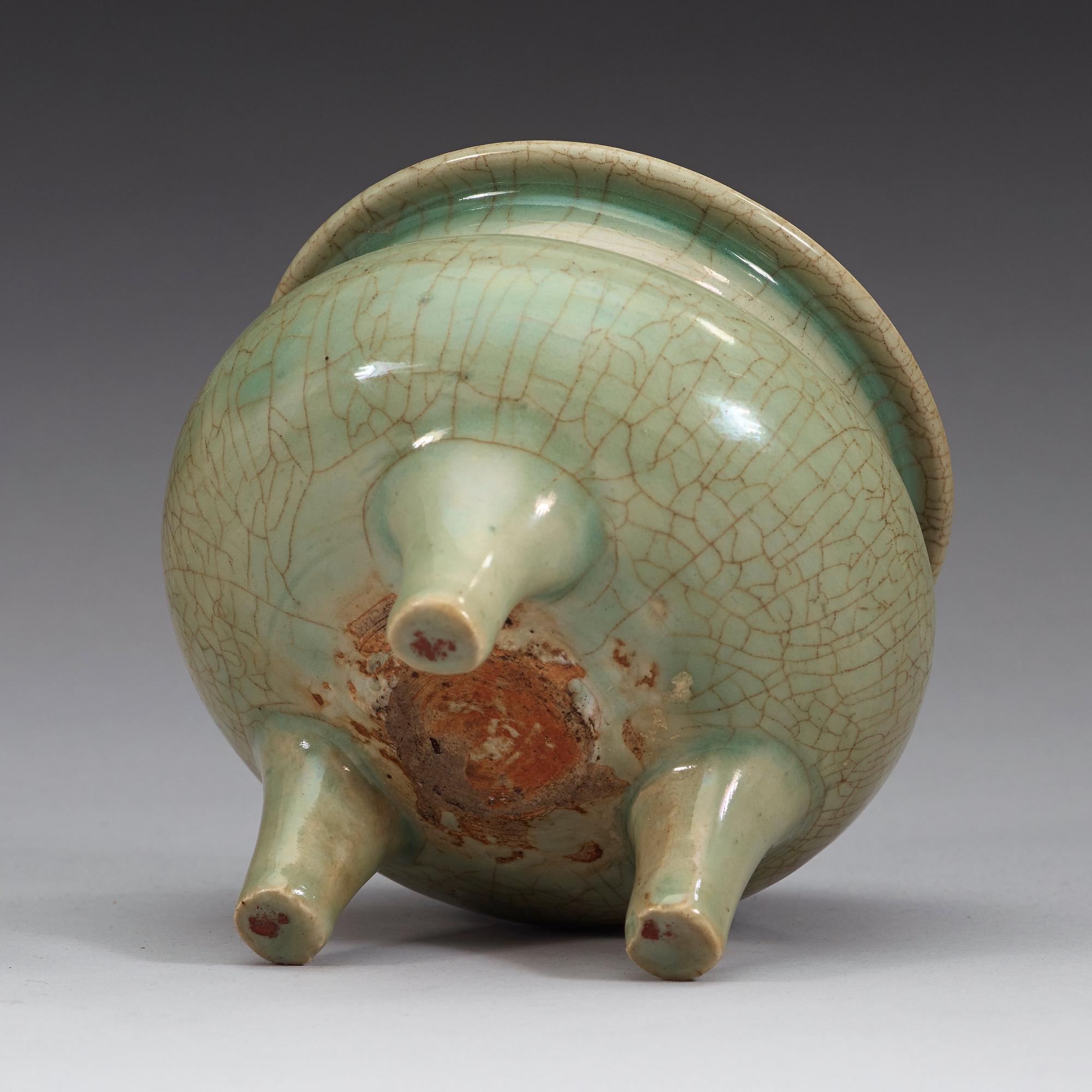 A celadon tripod censor, Qing dynasty (1644-1912).