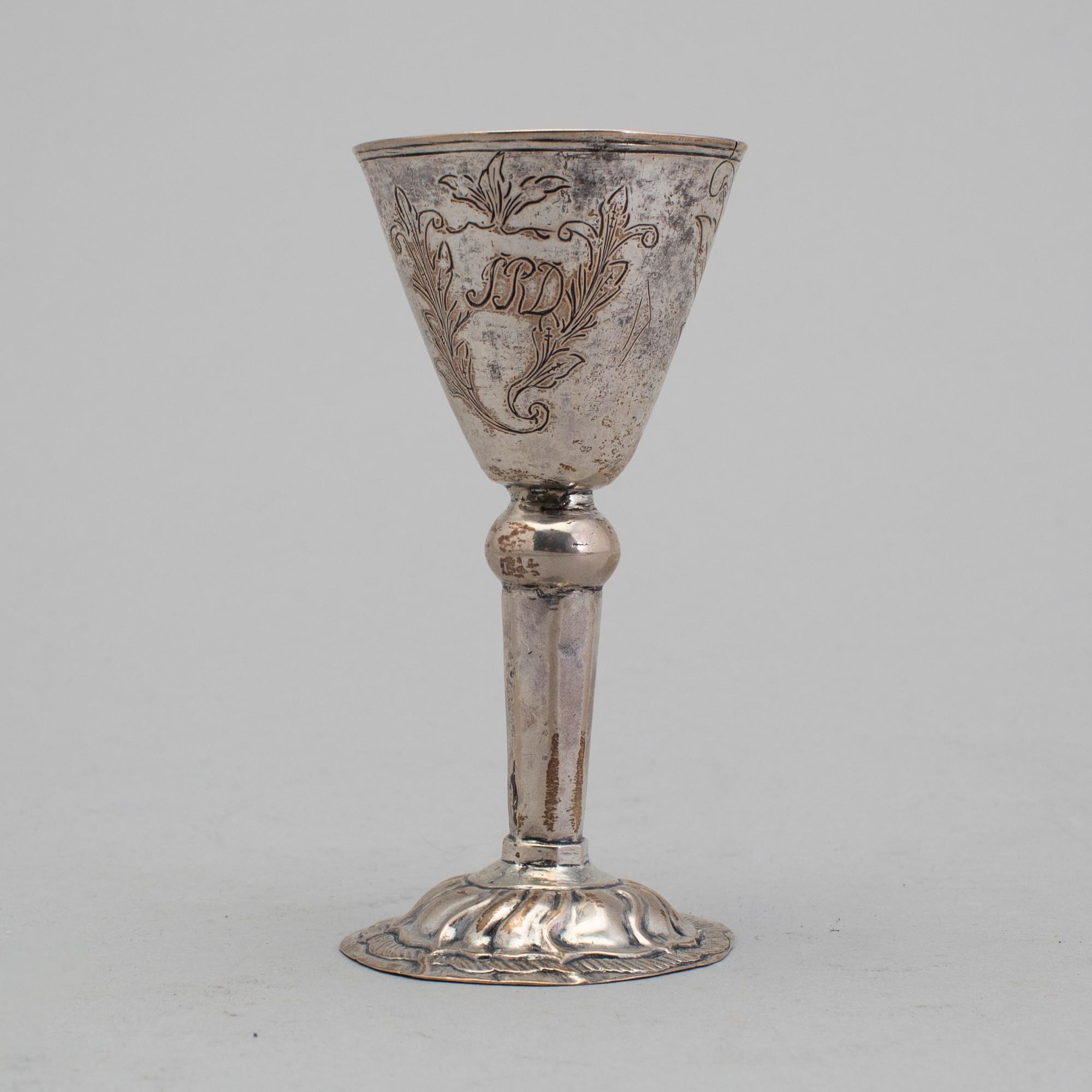 A 18th century silver cup, unmarked.