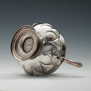 A SUGAR BOWL, 84 silver. Marked вл. Assay master Viktor Savinsky Moscow 1863. Height 13,5 cm. Weight 368,8 g.