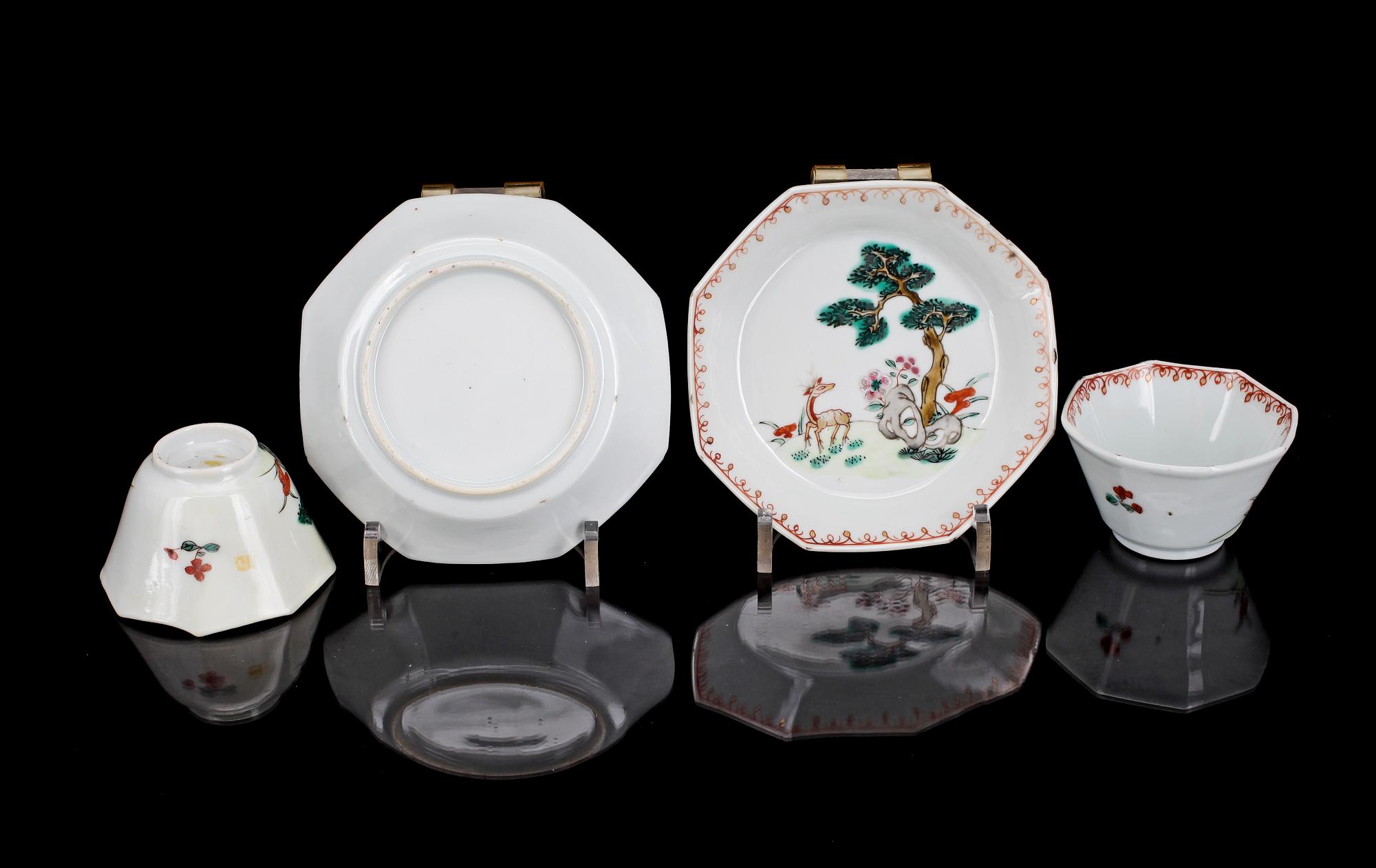 KOPPAR med FAT, ett par, porslin, Qianlong 1700-tal.