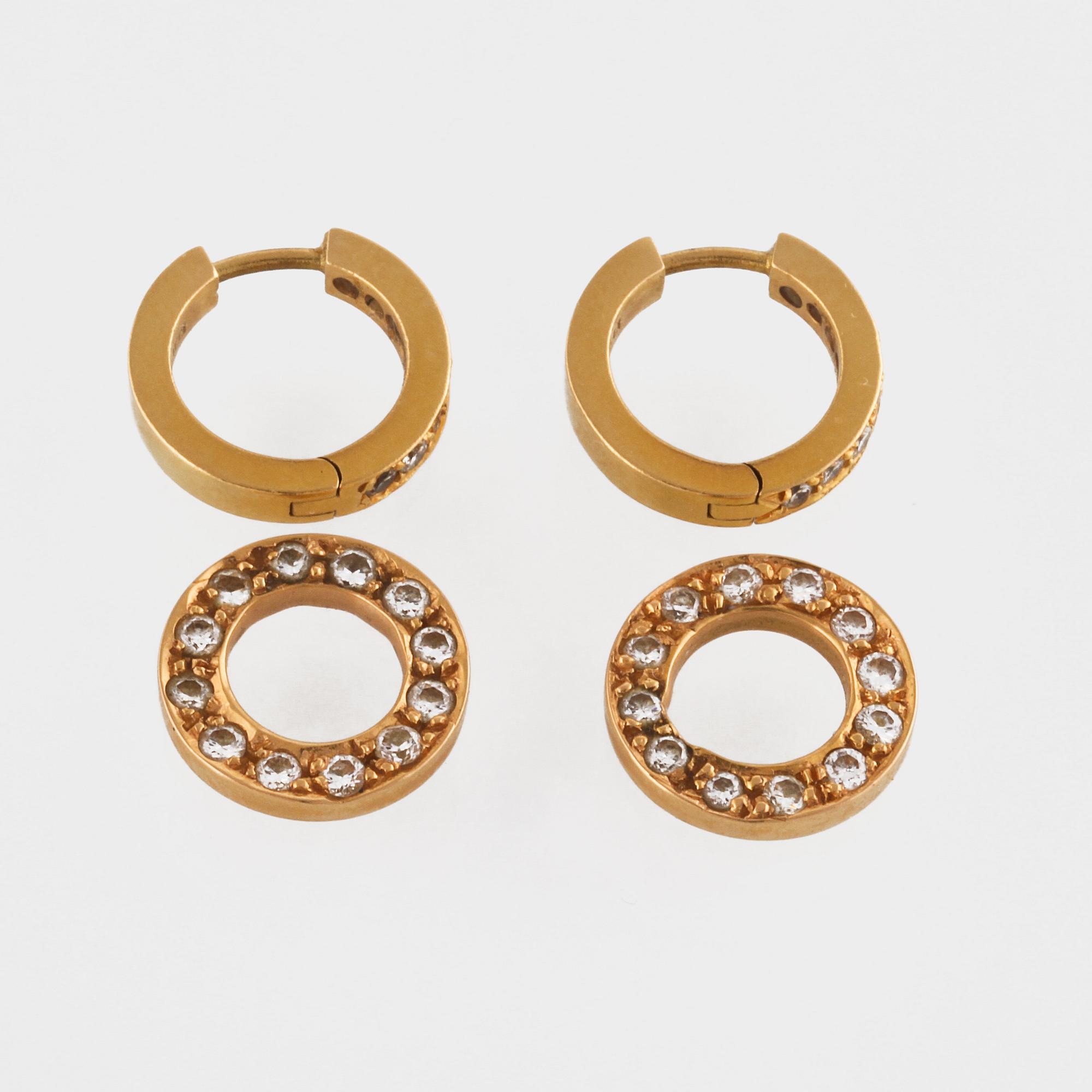 ÖRHÄNGEN, 18K guld med briljantsliapde diamanter, Hugo Strömdahl, Stockholm. Vikt 5,7 gram.