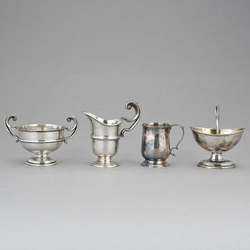 PARTI SILVER, 4 delar, brittiska stämplar, 18/1900-tal.