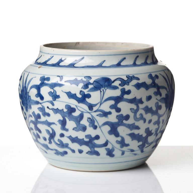 A blue and white pot, Qing dynasty, Kangxi (1662-1722).