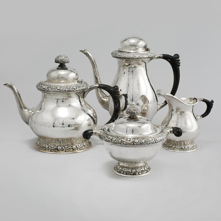 KAFFE- och TESERVIS, 4 delar, silver, svenska importstämplar, 1900-talets första hälft, total vikt 2070 g.