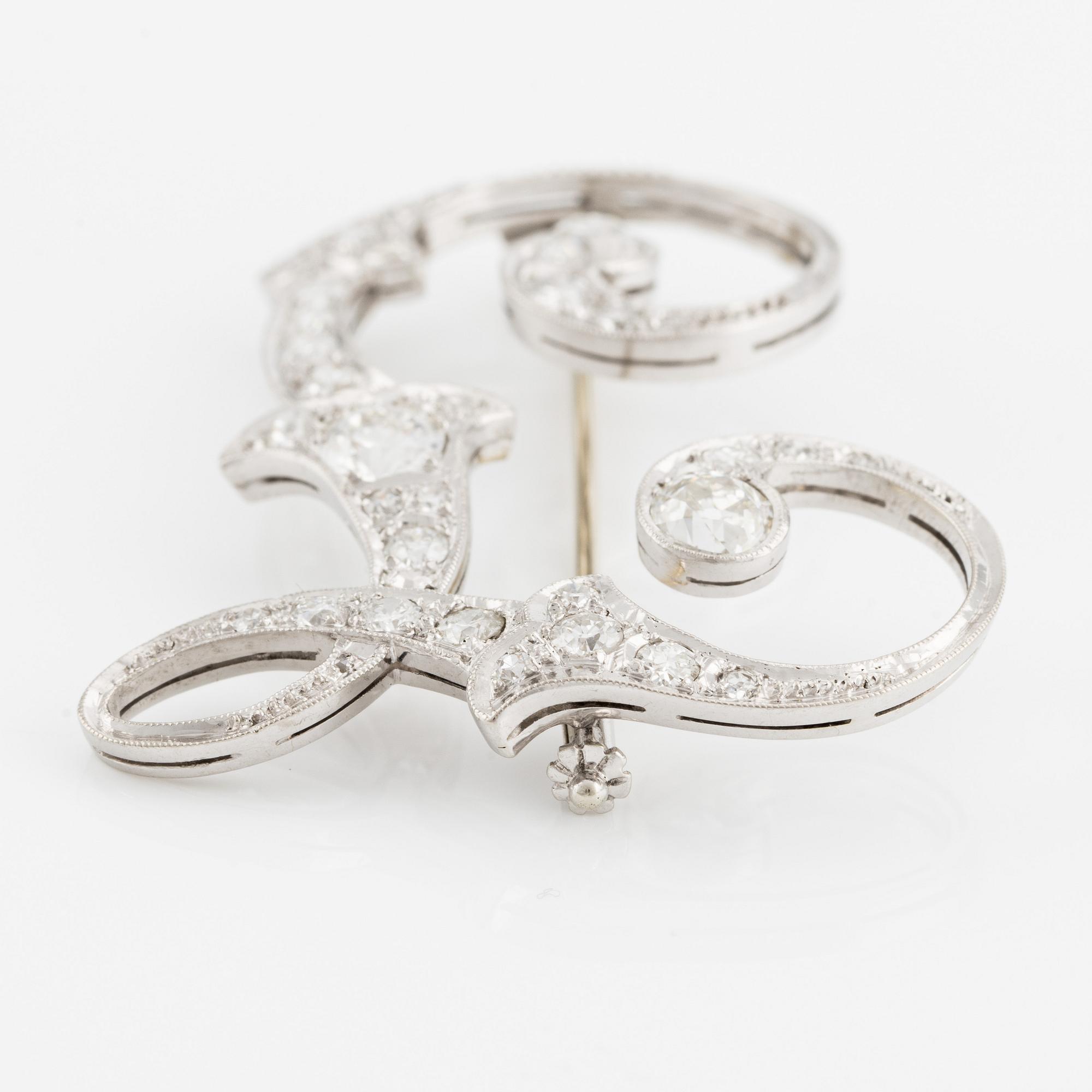 Brosch "L", 18K vitguld med gammalslipade diamanter.