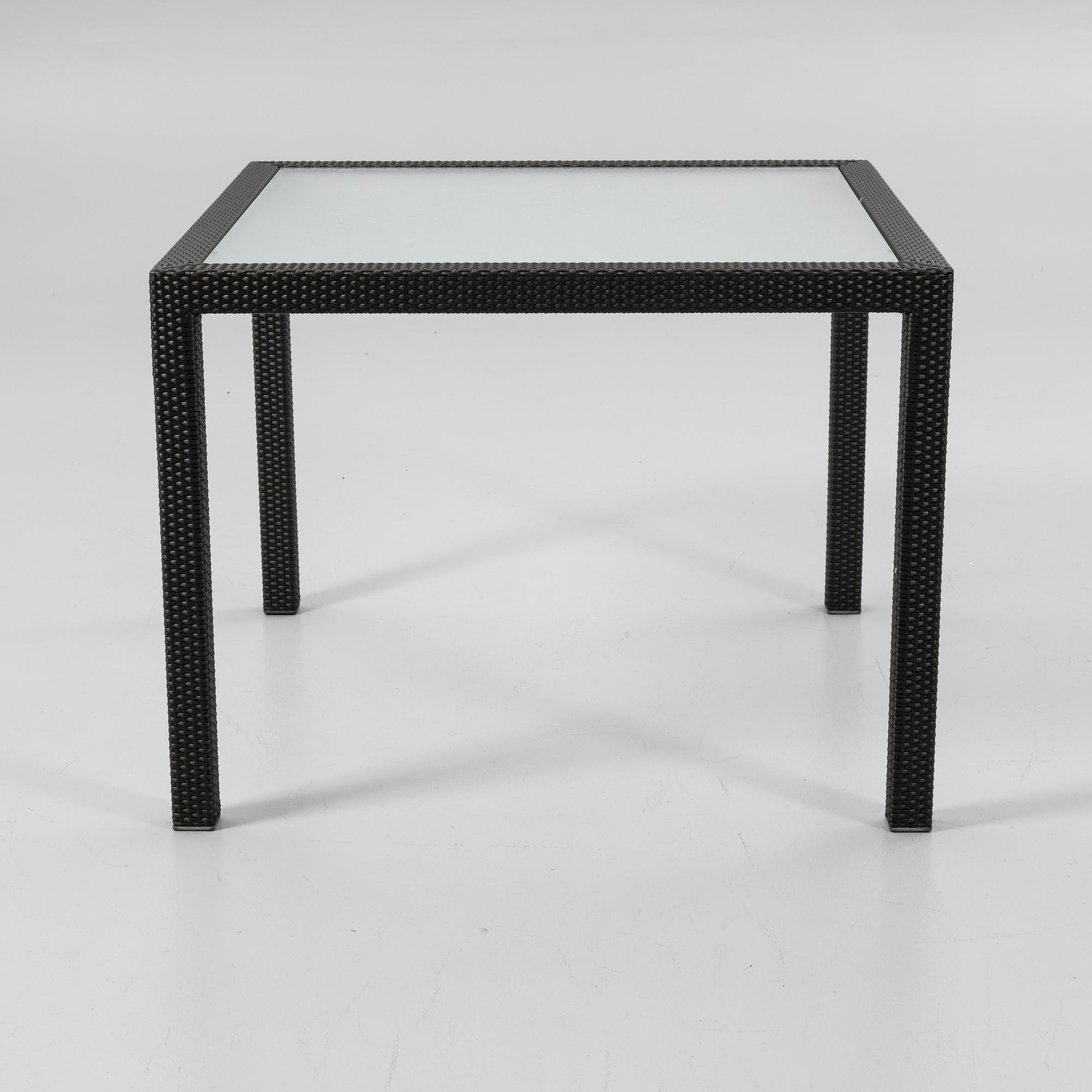 Trädgårdsbord, Dedon, 2000-tal.