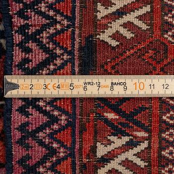 Huvudmatta Tekke Turkmen antik ca 328x232 cm.