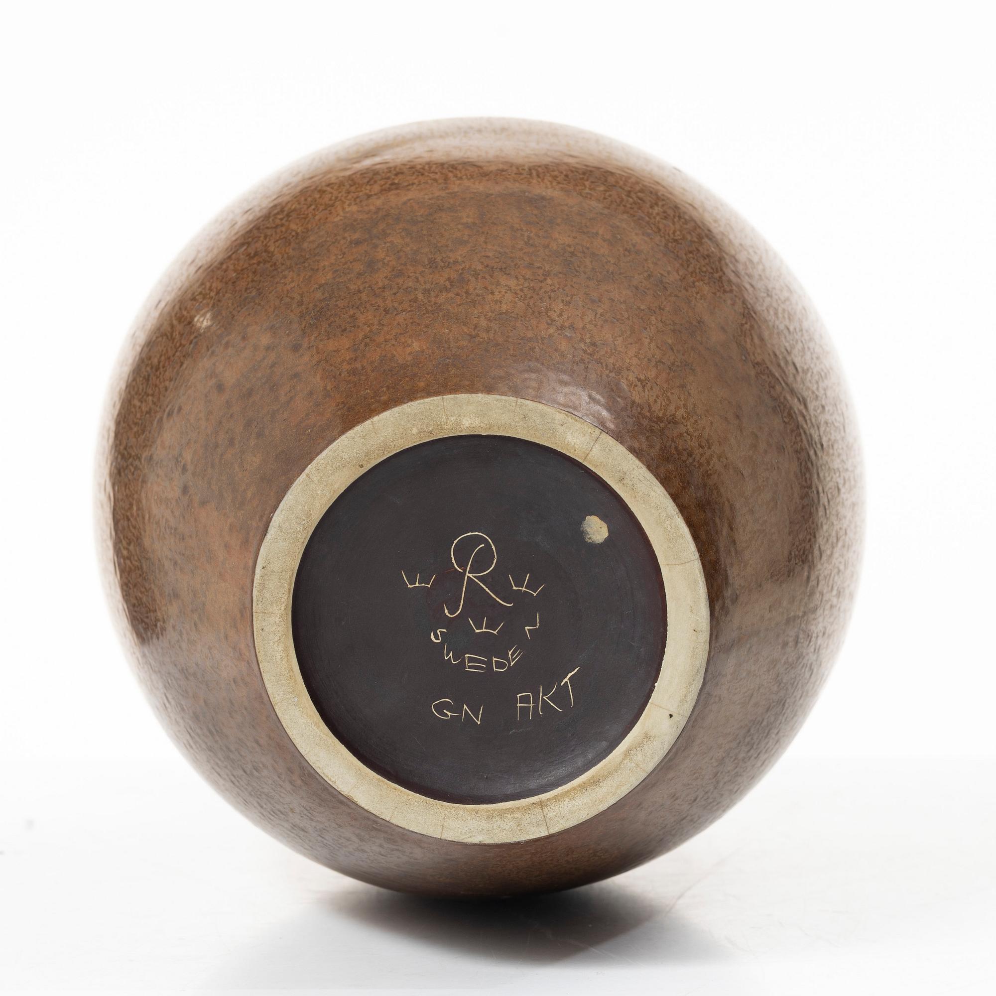 Gunnar Nylund, A large brown glazed vase, Sweden, Rörstrand, mid 20th century.