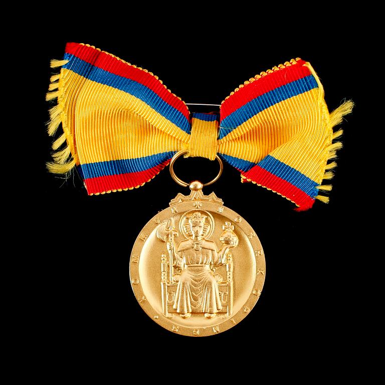 MEDALJ, 18 k guld, Sporrong, 1980. Vikt ca 27 gram.