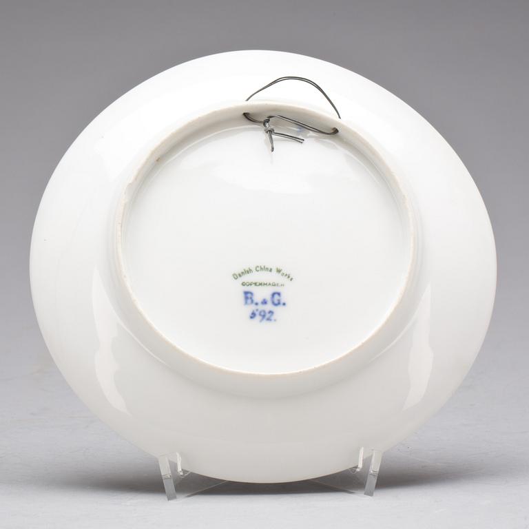 JULTALLRIK, porslin, "Jule aften 1895".  Bing & Gröndahl.