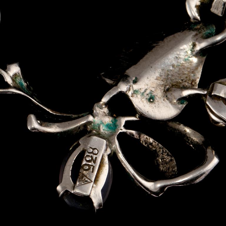 COLLIER, silver med cabochonslipade månstenar och markasiter, Finn Jensen, Norge. Vikt 12 g.