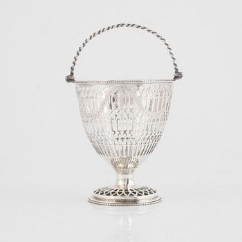 An English sweetmeat basket, mark of Benjamin Davis, London, England 1817.