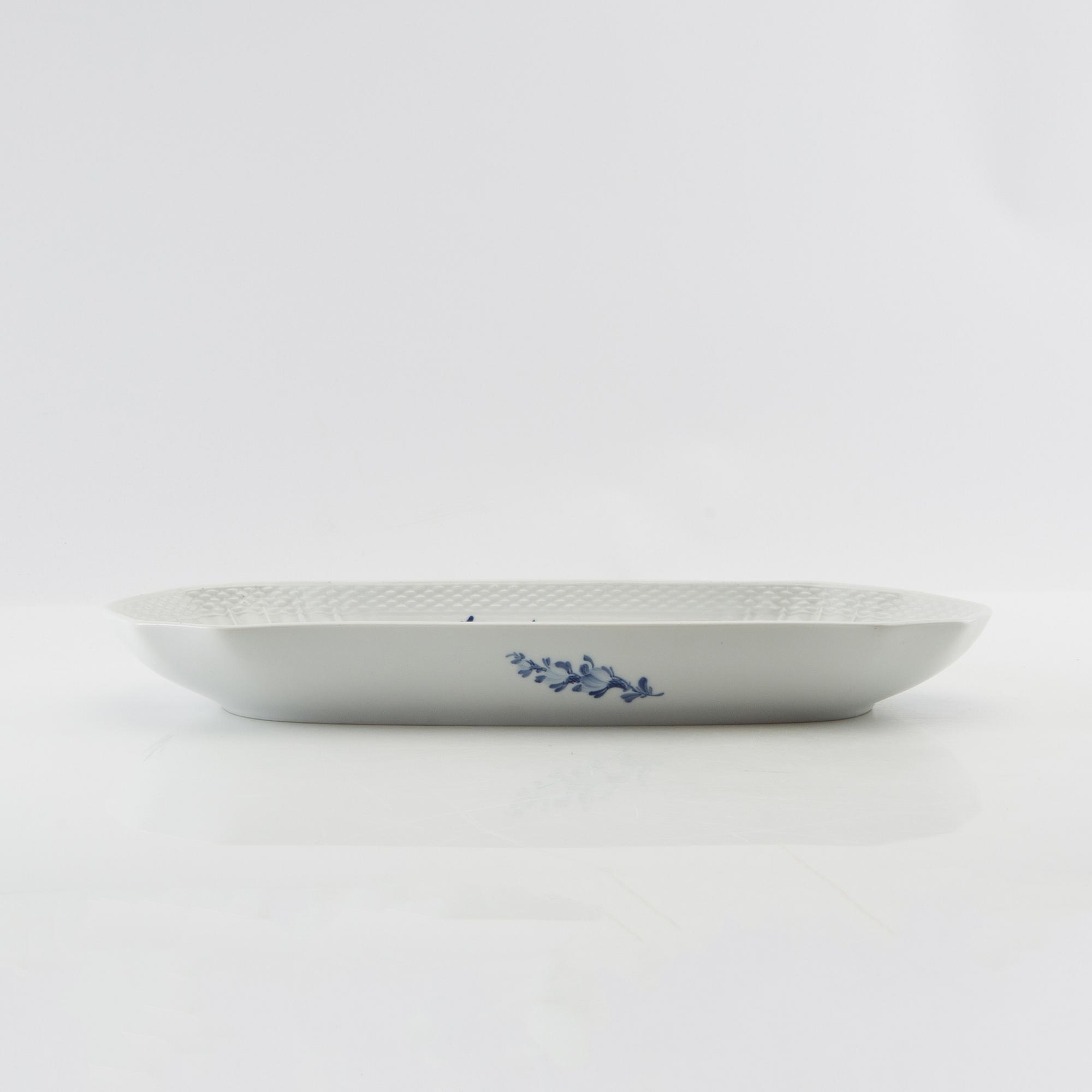 Service approximately 140 pieces "Blue Flower" Royal Copenhagen Denmark 20th century porcelain.