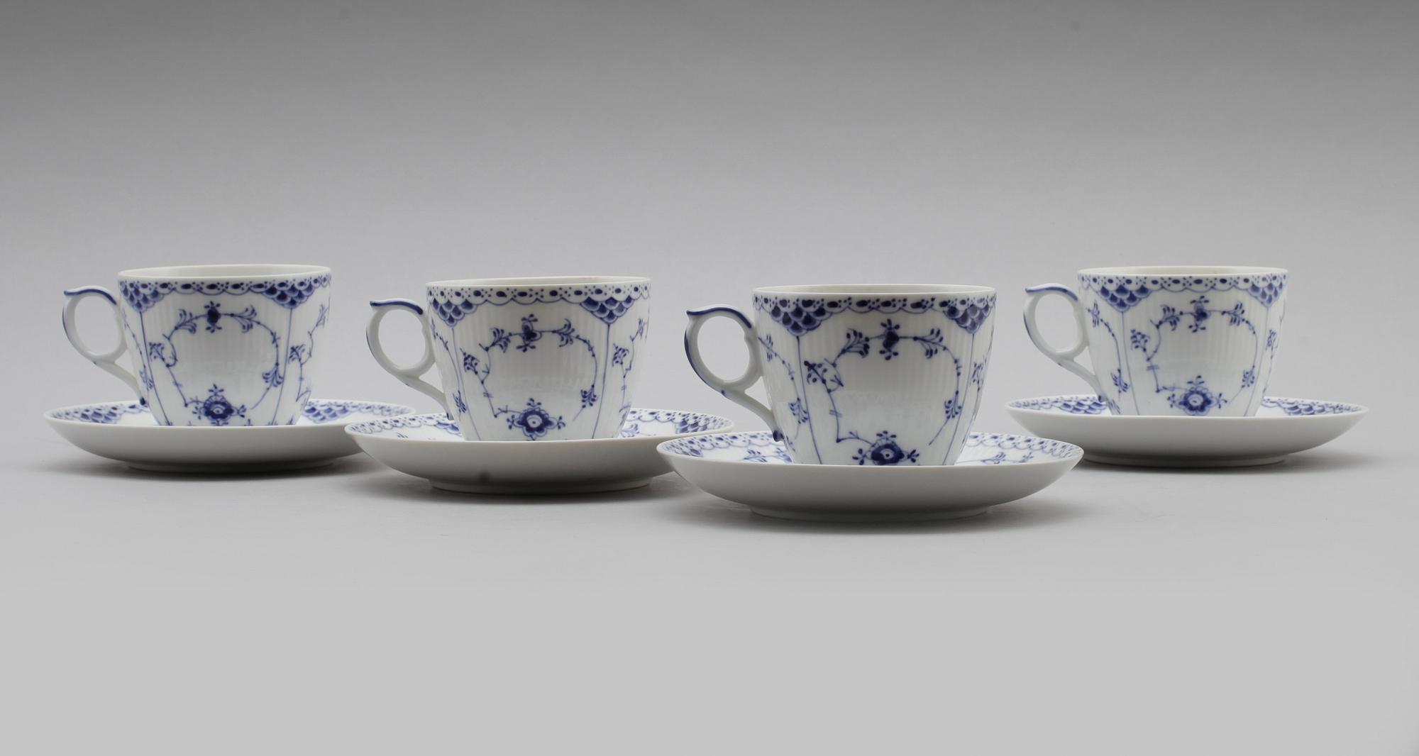 TEKOPPAR MED FAT, porslin, Royal Copenhagen.