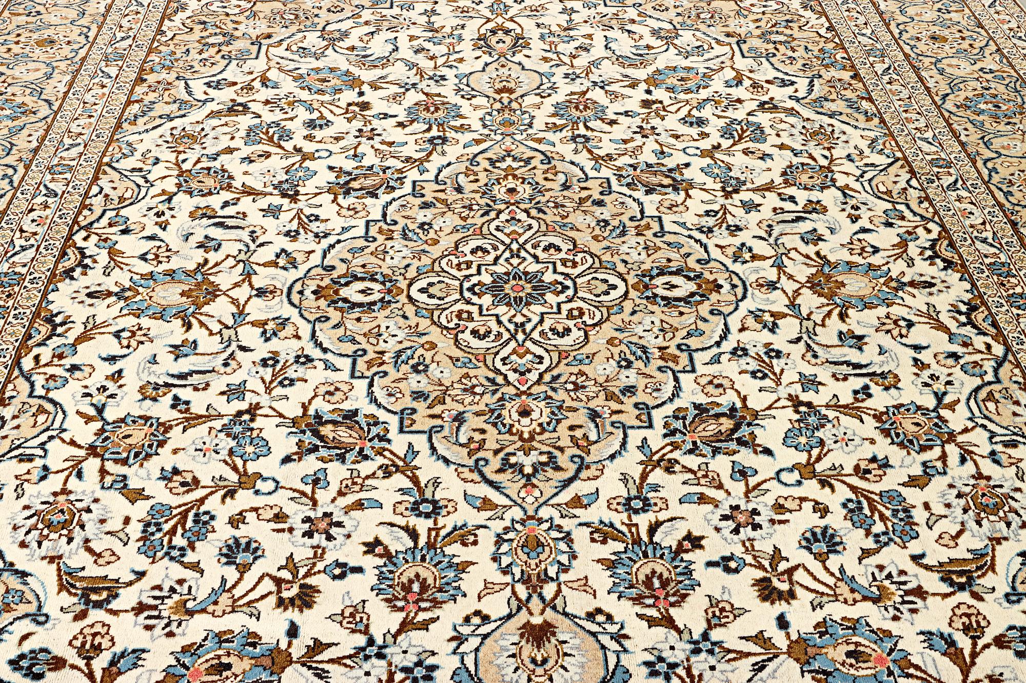 A Keshan carpet, a. 395 x 286 cm.
