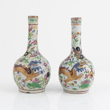 A pair of vases, China, Qingdynasty, 19th century.