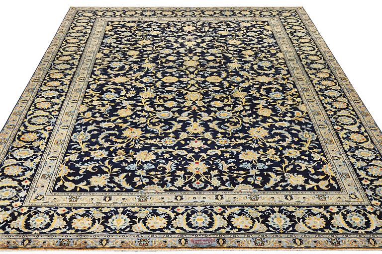 A Kashan carpet, c. 385 x 287 cm.