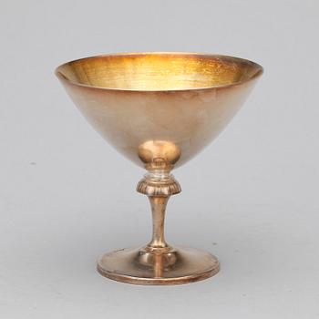 BRICKA samt COCKTAILGLAS, 12 st, och SHAKER, bl.a. nysilver GAB.