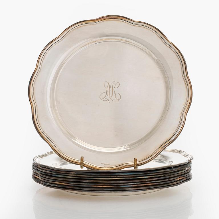 A 10-piece set of silver chargers, Kultateollisuus, Turku 1938 and 1980.
