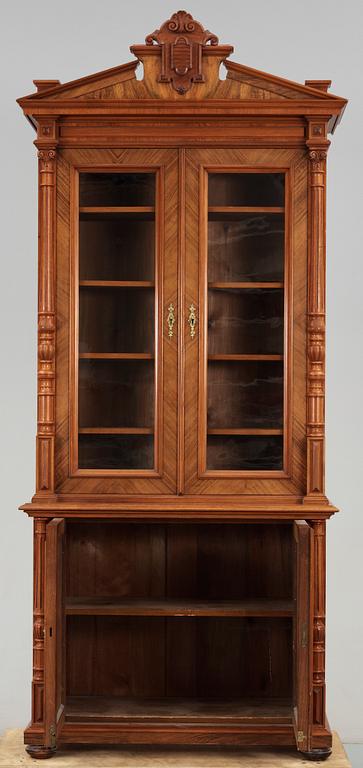 BOKSKÅP. Nyrenässans, 1800-talets andra hälft.