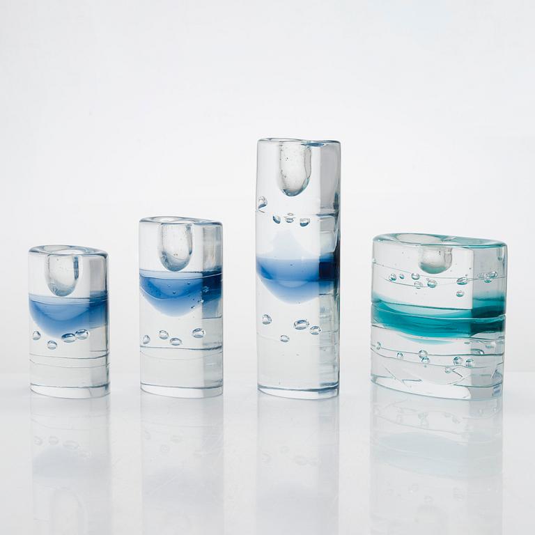 Timo Sarpaneva, lasiveistoksia, kynttilänjalkoja, 4 kpl, "Arktia", signeerattu Timo Sarpaneva Iittala 1990.