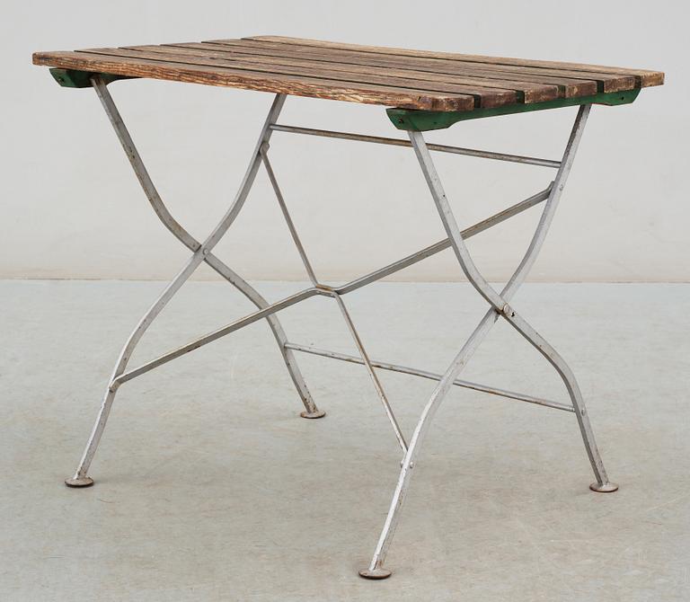 TRÄDGÅRDSBORD, troligen Grythyttan, trä och järn, 1900-tal.