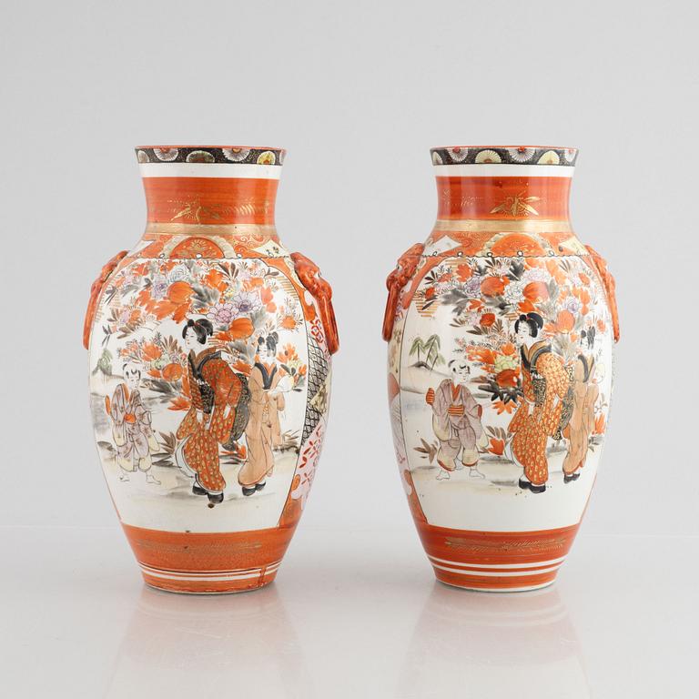 Vaser, ett par, flintgods, Japan, 1900-tal.