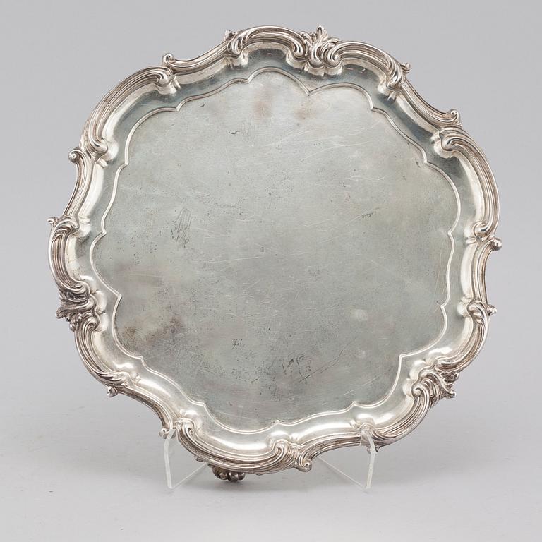 A silver platter by Elkington & Co, Birmingham, 1915.