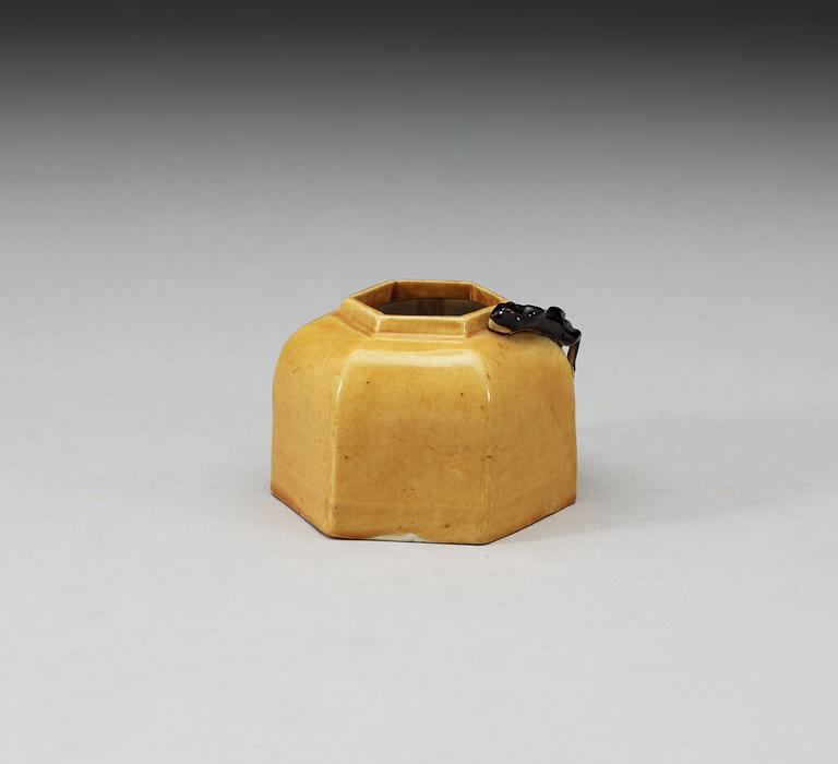 A yellow and brown glazed brush washer with curling dragon, Qing dynasty, 19th Century, with Xuande four character mark.