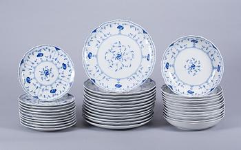 SERVISDELAR, 37 st, porslin, Christineholm, Danmark.