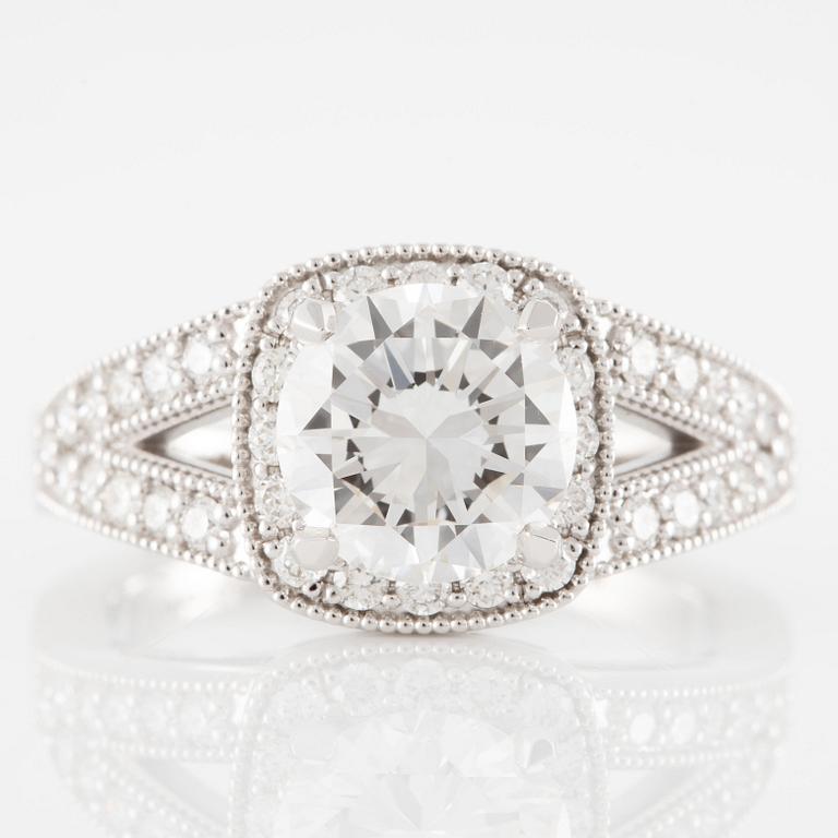 Ring, 18K vitguld med briljantslipad diamant 1.96 ct. Medföljande IGI report.