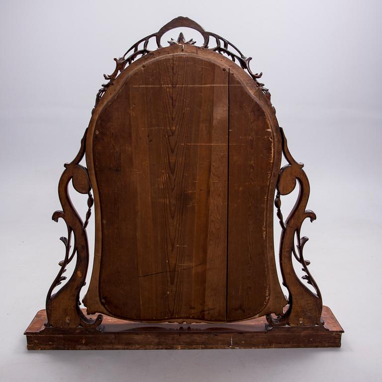 TOILETTESPEGEL, rokokostil 1800-talets slut.