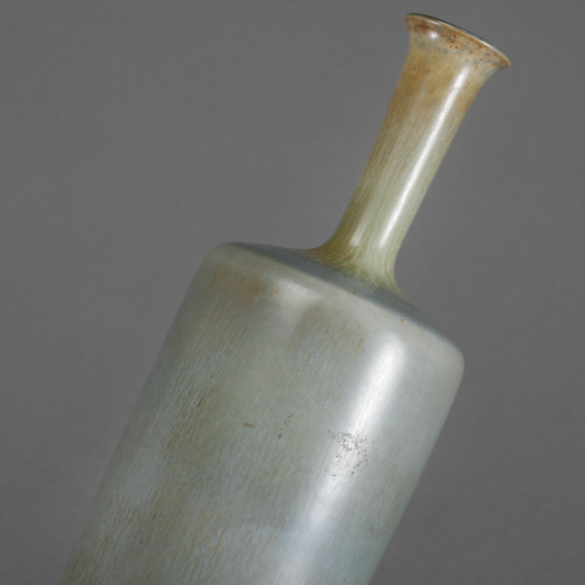 VAS, stengods, Berndt Friberg, signerad samt Gustavsbergs studiohand, 1954.